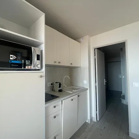 Studio With Sea View Fr133 *